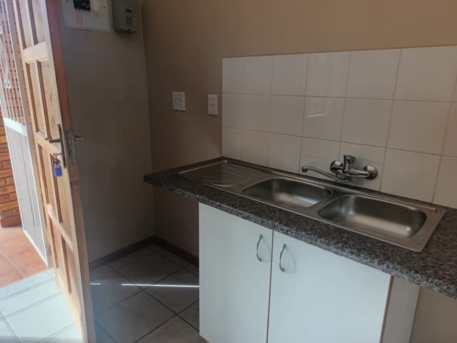 1 Bedroom Property for Sale in Rhodesdene Northern Cape